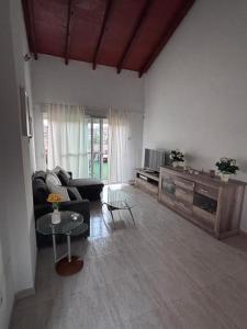 Casa mediterránea con terraza y vistas al mar en Villajoyosa