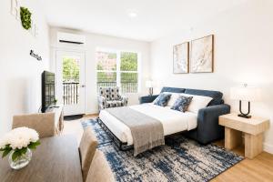 Charming 2 Bed Suite Steps to Convention & Bathhouse, Suite 308
