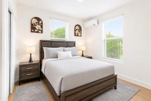 Charming 2 Bed Suite Steps to Convention & Bathhouse, Suite 308