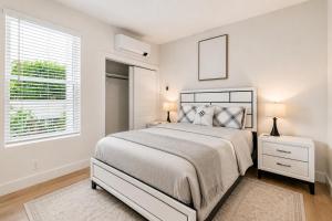 Charming 2 Bed Suite Steps to Convention & Bathhouse, Suite 308