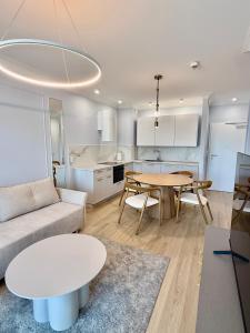 Rezydencja Niechorze D302 Classik z Basenem, Sauną, Jacuzzi, przy samej PLAŻY - 5D Apartments