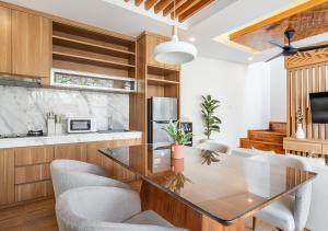 Villa Arsy-2BR Private Oasis with Pool & Rooftop