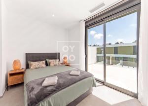 Coastal Calm Townhouse, Private pool and beach ready at Pilar, by OYOOSTAYS