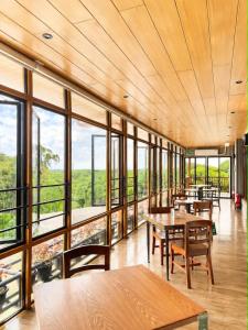 Starhomes Hotel & Cafe