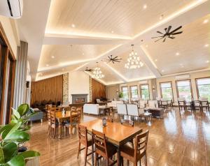 Starhomes Hotel & Cafe