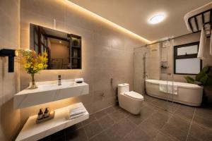 6BR Family Villa with Jacuzzi near West Lake
