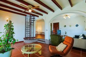 Escapada Perfecta Villa con Piscina y Relax