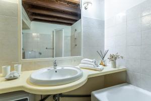 iFlat Elegant Stay in a Historic Roman Palace
