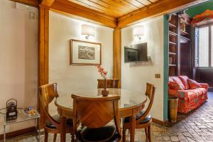 iFlat Elegant Stay in a Historic Roman Palace