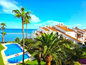 Apartamento en Benalmádena en la playa con piscina Frontal al mar