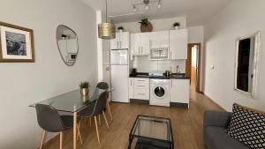 Quiet Apartment in the Heart of Malaga POOL & FREE PARKING