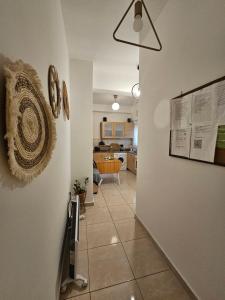 Scoobys Spot - Bright Apt with Sunny Balcony