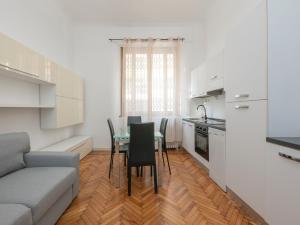 Xenia - 2 room apt in Via Giovanni Prati 18