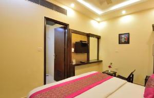 Hotel Pink City Opposite New Delhi Railway Station