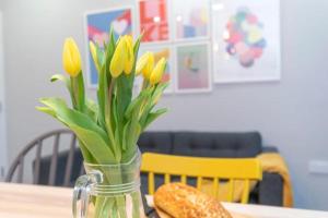 1 Bedroom Apartment on Linthorpe Road, Middlesbrough with Free WiFi, Free Private Parking, Smart TV and Self Catering Kitchen
