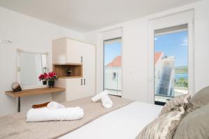 Villa Ive by Belmont Realty