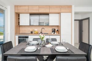 Villa Ive by Belmont Realty