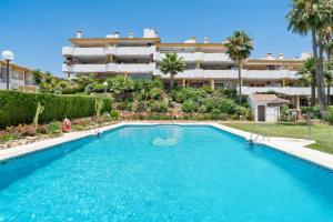 Relax en Calahonda: Jardines y piscina
