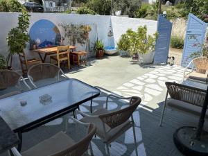 Blue Dolphins 2 bedroomed house with court yard