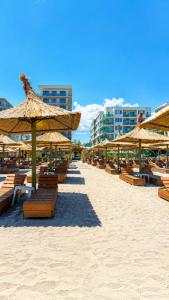 Cosmopolitan - Studio pe plaja cu vedere la mare & loc parcare gratis