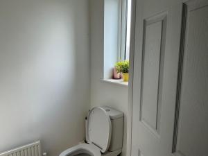 House Sleeps 8 with WiFi