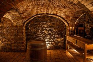 Old Town Apartment with Private Wine Cellar