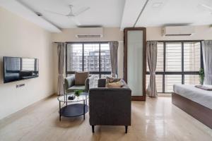 Palermo Studio Modern Quiet Prime Spot