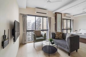 Palermo Studio Modern Quiet Prime Spot