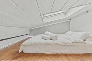 BAT Home Solutions Trier - alles was ein Hotel nicht bietet - Apartment mit STERNEN-Schlaf - ruhig im privaten hist Innenhof-Terrasse-Grill-Pergola - 5 Min zur Altstadt - direkt am Südbahnhof - für bis zu 4 Personen