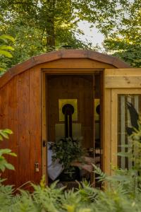 Agroturystyka Akacjowe Zacisze- pokoje ze śniadaniami, sauna, balia, tarasy wśród drzew, slow life