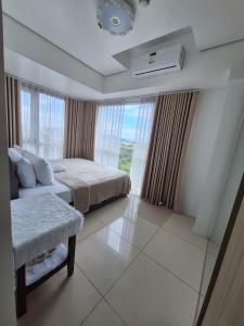 De Luxe, Standard and Studio Suites -The Breeze Residences-close to Airport,Mall of Asia, US Embassy