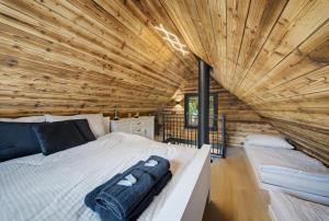 Forest&Lake Retreat
