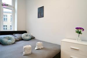 MMRent Moon Room