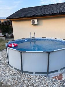 Tiny house, renowned location, 20 minutes from Prague