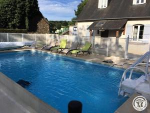 Gîte de France "les volets bleus" 3 épis - Gîte de France 12 personnes MAE-9484