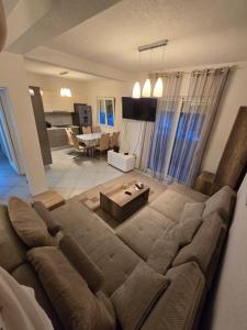Villa with 4 bedrooms, jacuzzi and panoramic view of city and sea