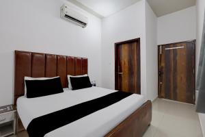 Hotel O Rudra Hotel and restaurant