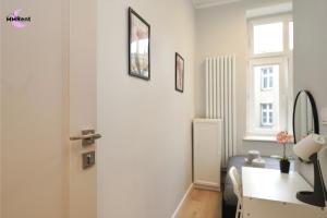 MMRent Orchid Room