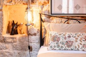 Traditional apt in stone house in heart of Trogir