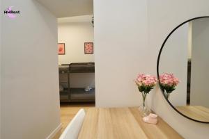 MMRent Raspberry Room