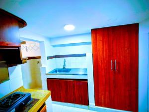 Apartaestudio en 1er piso, A pocos pasos del Estadio Pascual Guerrero, Hospital Departamental, Imbanaco, Unicancer, Centro Médico San José, Piscinas OByrne, Mulato Cabaret, Univalle, Escuela Deporte, Parqueo 1 moto, Reservas desde 2 noches en adela