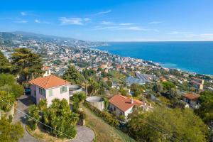 Palms Villa - Sea View Terrace and Parking - Happy Rentals