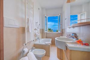 Palms Villa - Sea View Terrace and Parking - Happy Rentals