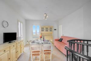 Palms Villa - Sea View Terrace and Parking - Happy Rentals