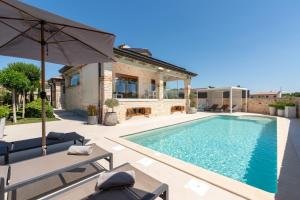Villa Hardy with private pool and sauna