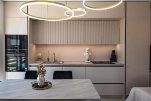 Lili Rose Mandre - Sea View & Beach 70m, Family Apartments