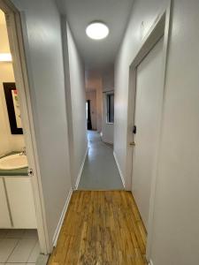 FULL KITCHEN 5min from DTOWN Room B