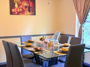 Large 3BR Home for Families and Work Stays With Fast WIFI