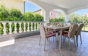 Four-Bedroom Holiday Home In Privlaka