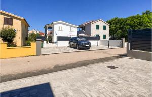Four-Bedroom Holiday Home In Privlaka